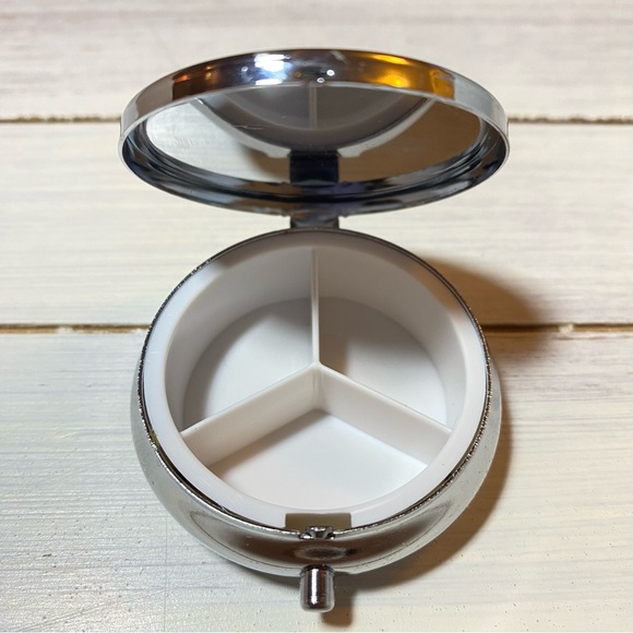 Floral Round Pill Box NWOT - Picture 4 of 4